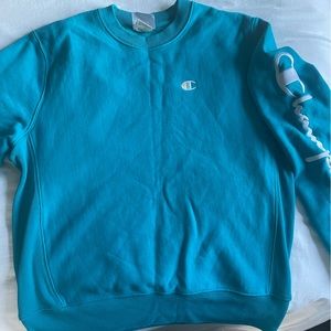 Champion crew neck sweatshirt. Never worn. I washed it and now it’s too small.